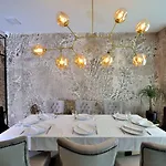 Antica 4*