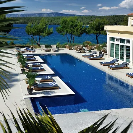 Hotel Antica-seafront With Comfortable And Pool 4*