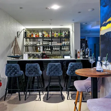 Antica-seafront With Comfortable And Pool Hotel