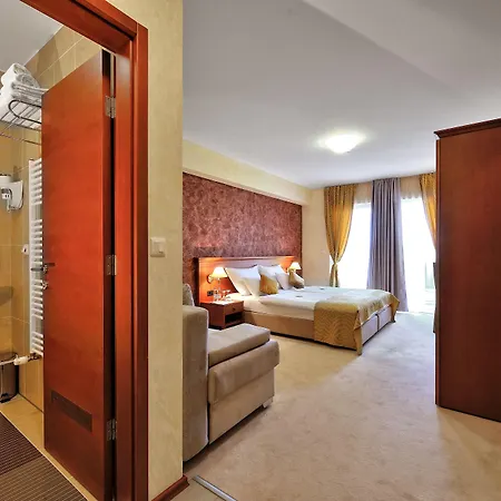 Antica 4*