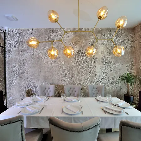 Antica 4*