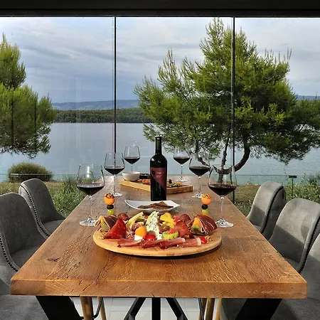 Hotel Antica-seafront With Comfortable And Pool 4*