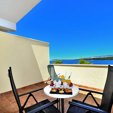 Antica-seafront With Comfortable And Pool 4*