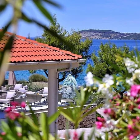 Antica-seafront With Comfortable And Pool 4* Stari Grad (Hvar)