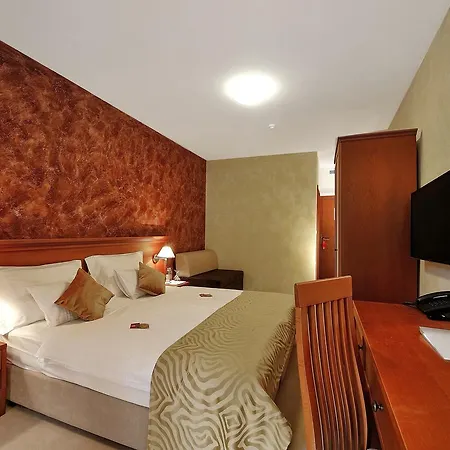 Antica-seafront With Comfortable And Pool Hotel