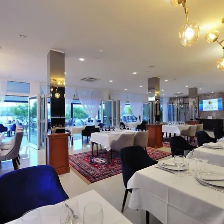 Hotel Antica-seafront With Comfortable And Pool Stari Grad (Hvar)