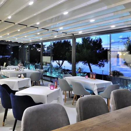 Antica-seafront With Comfortable And Pool 4* Stari Grad (Hvar)